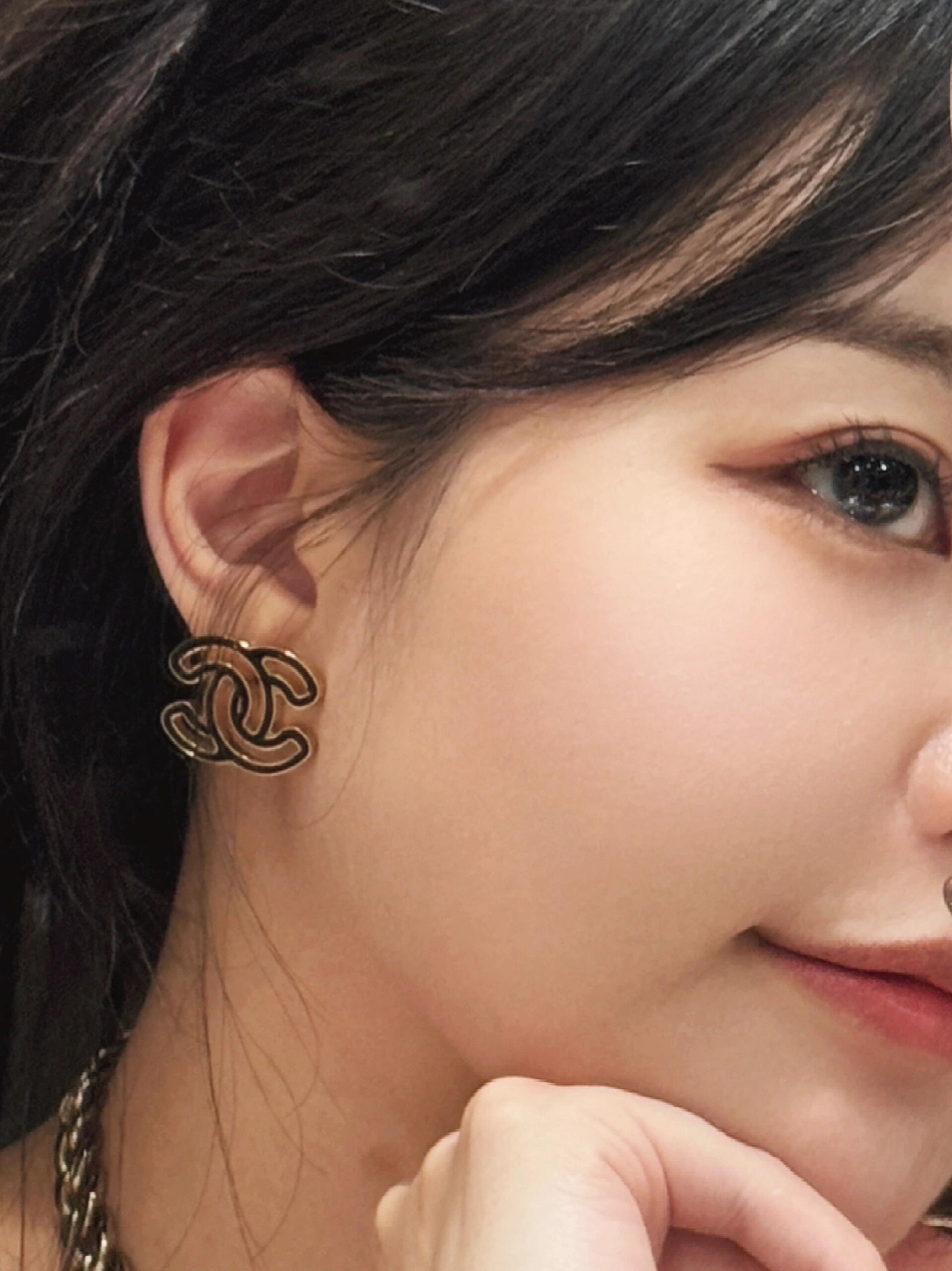 A1013 Chanel cc earrings