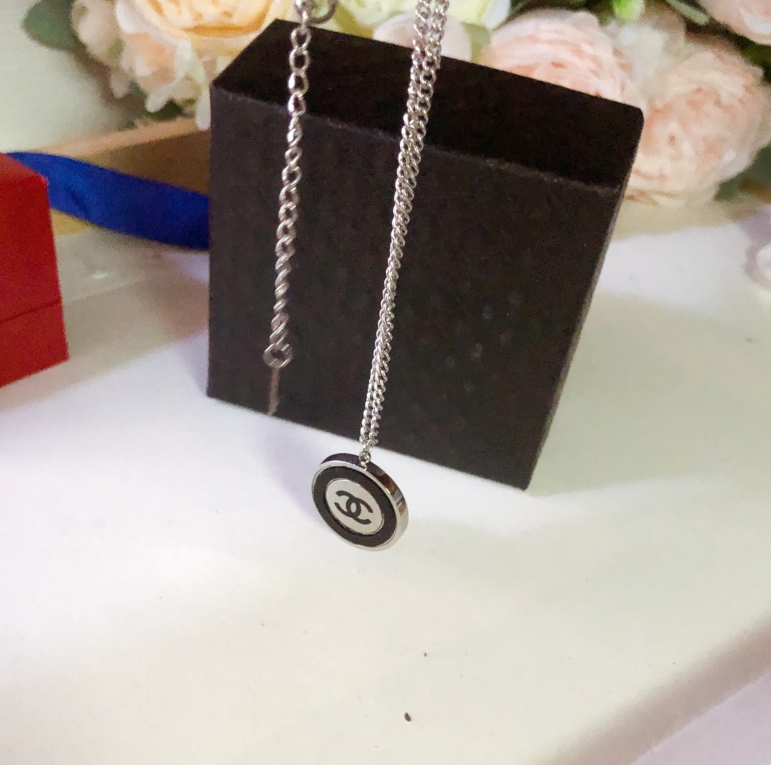 Chanel necklace 114815