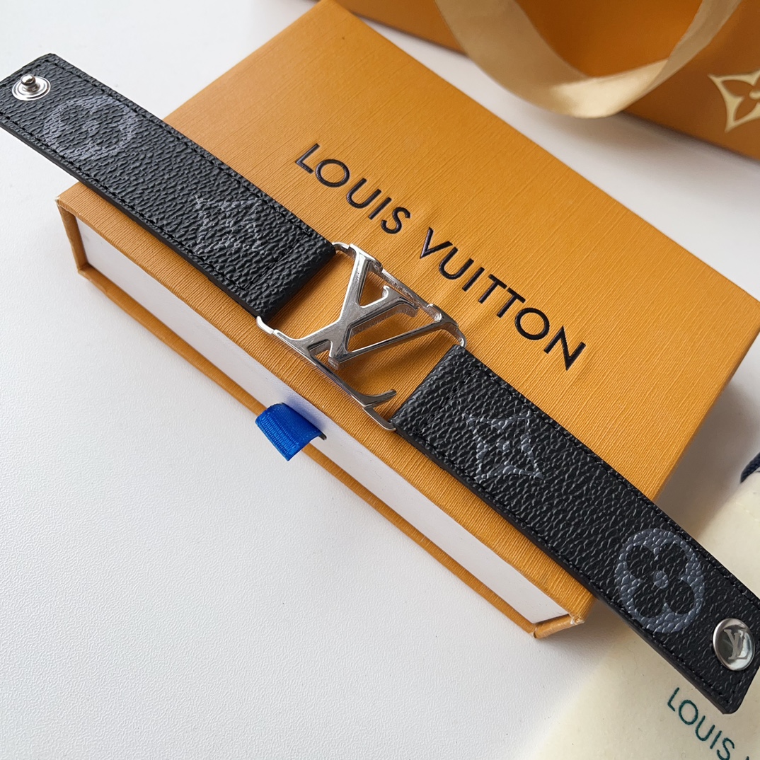 S412 LV Louis vuitton leather bracelet