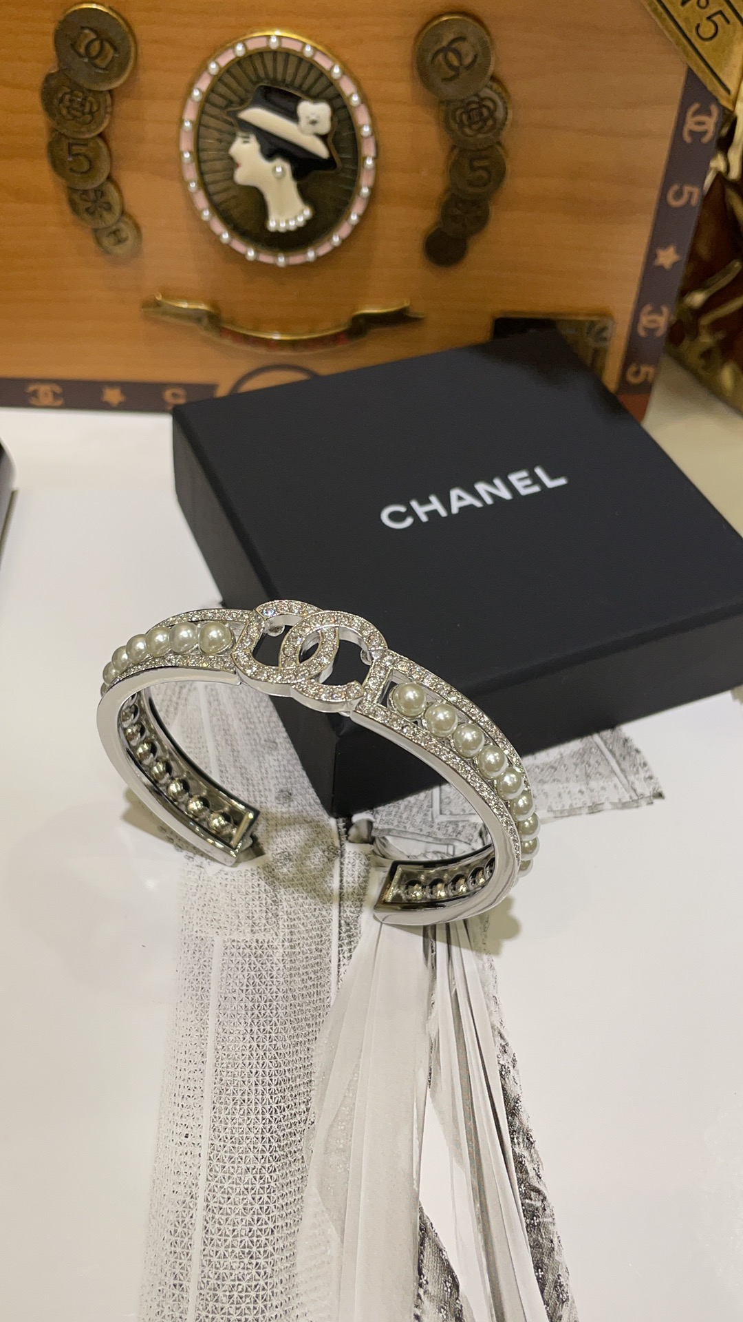 Chanel pearls bracelet 114869