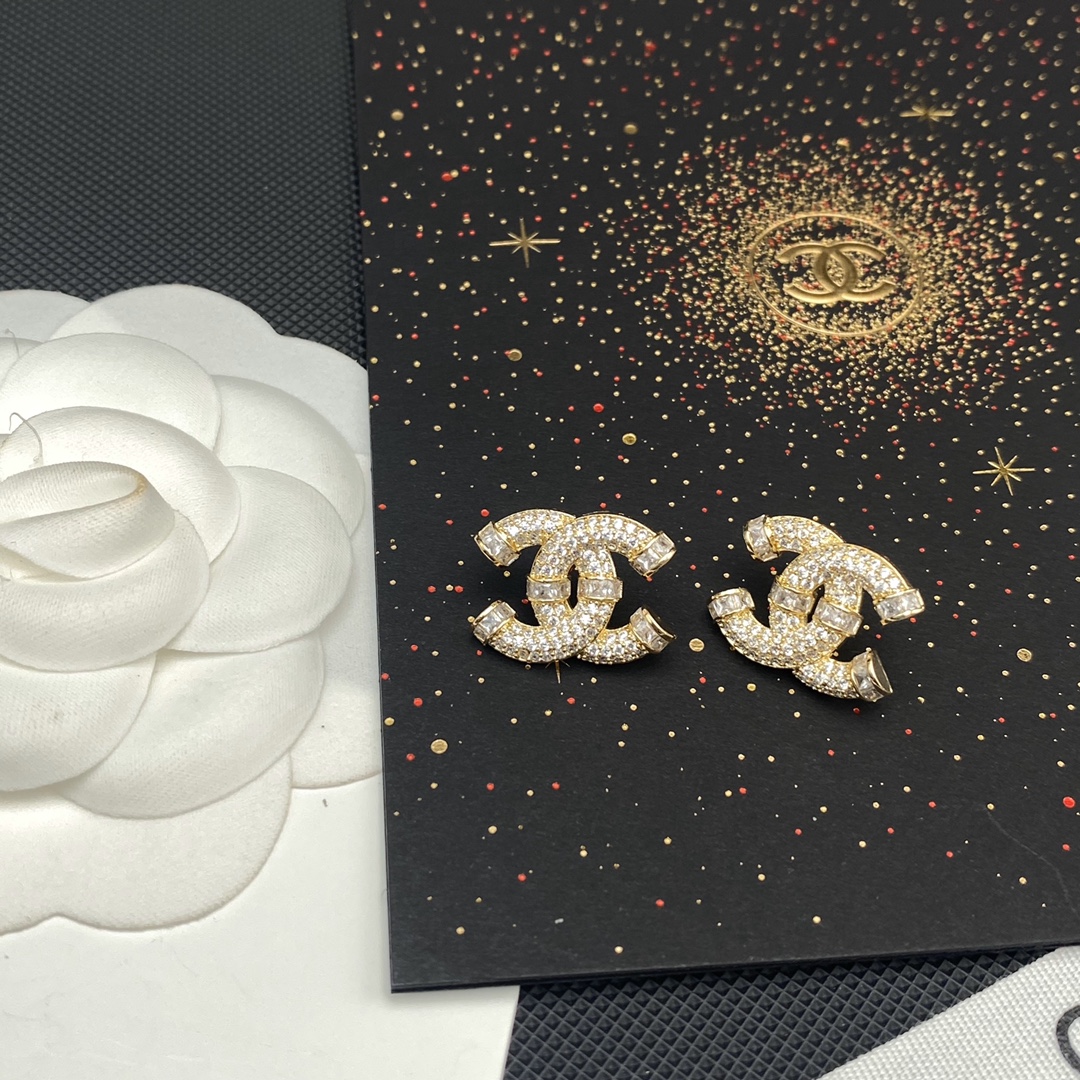 A836 Chanel earrings 109770