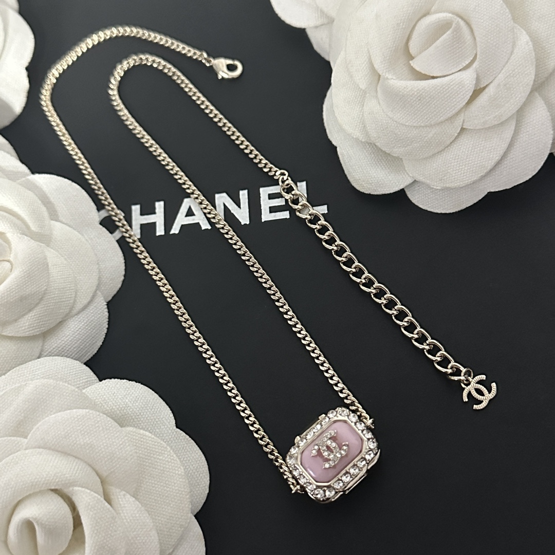 B984 Chanel pink jewelry box necklace