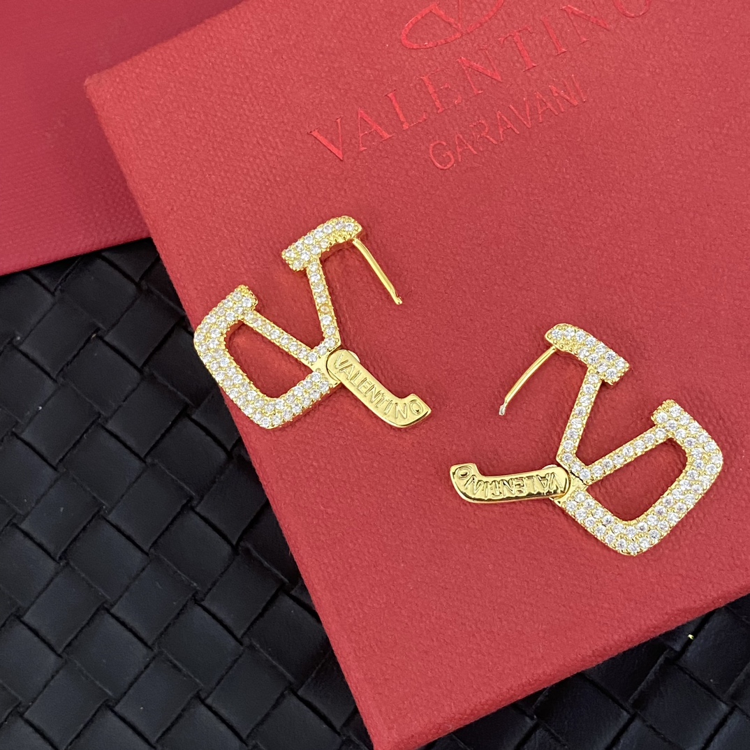 A537 Valentino earrings