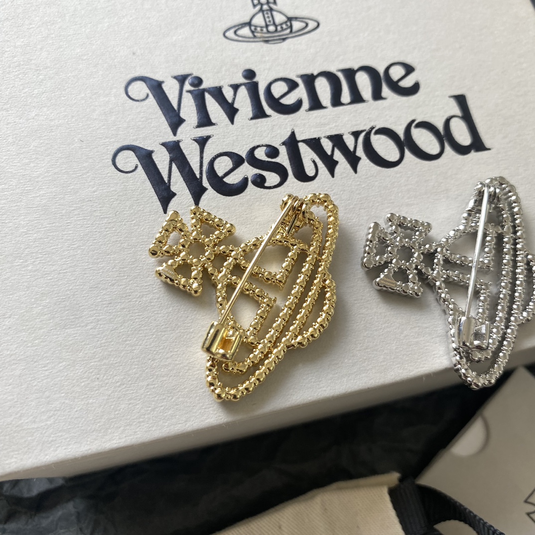 C258 Vivienne Westwood pearls brooch