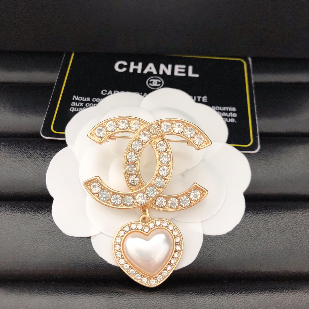 Chanel heart brooch 114878