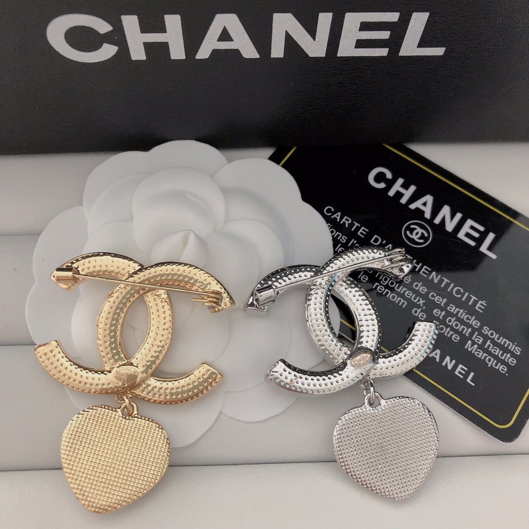 Chanel heart brooch 114878