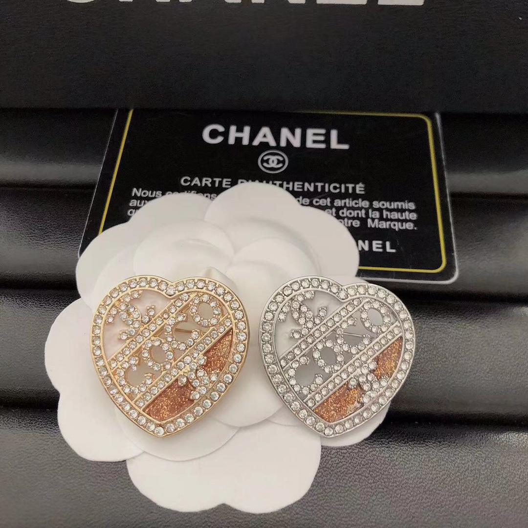 Chanel heart brooch 114877