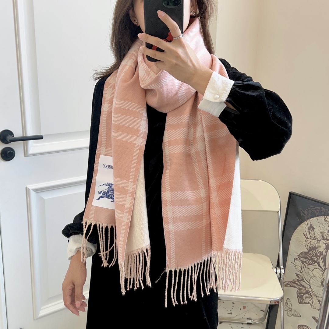 Burberry Long wool scarf