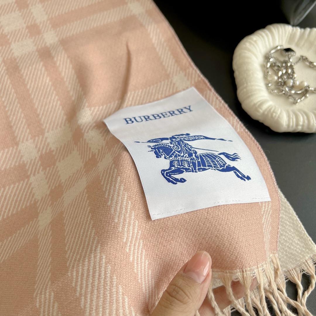 Burberry Long wool scarf