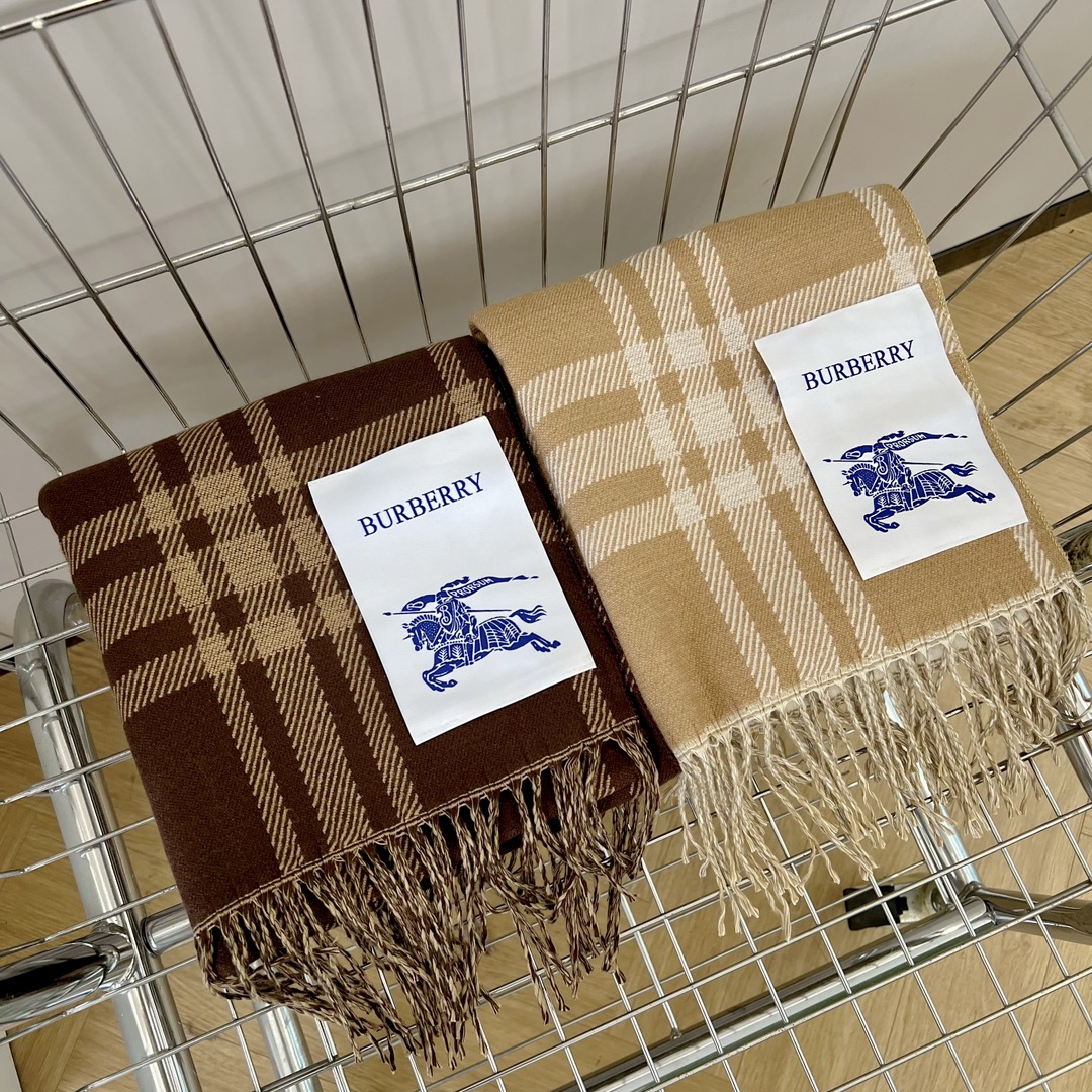 Burberry Long wool scarf