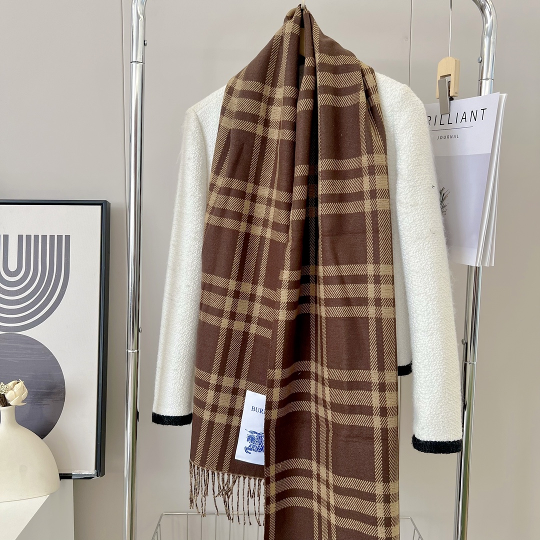 Burberry Long wool scarf