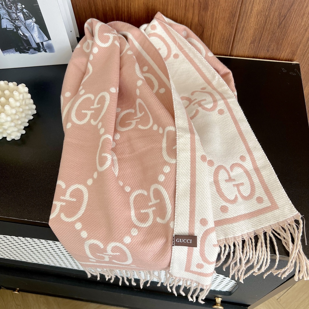 Gucci Long wool scarf