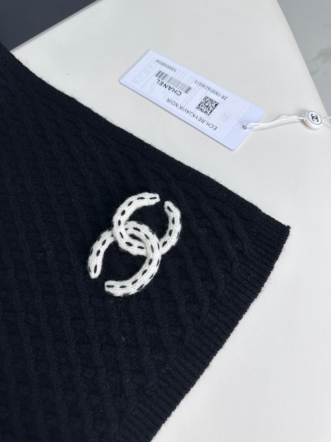 Chanel wool wave scarf