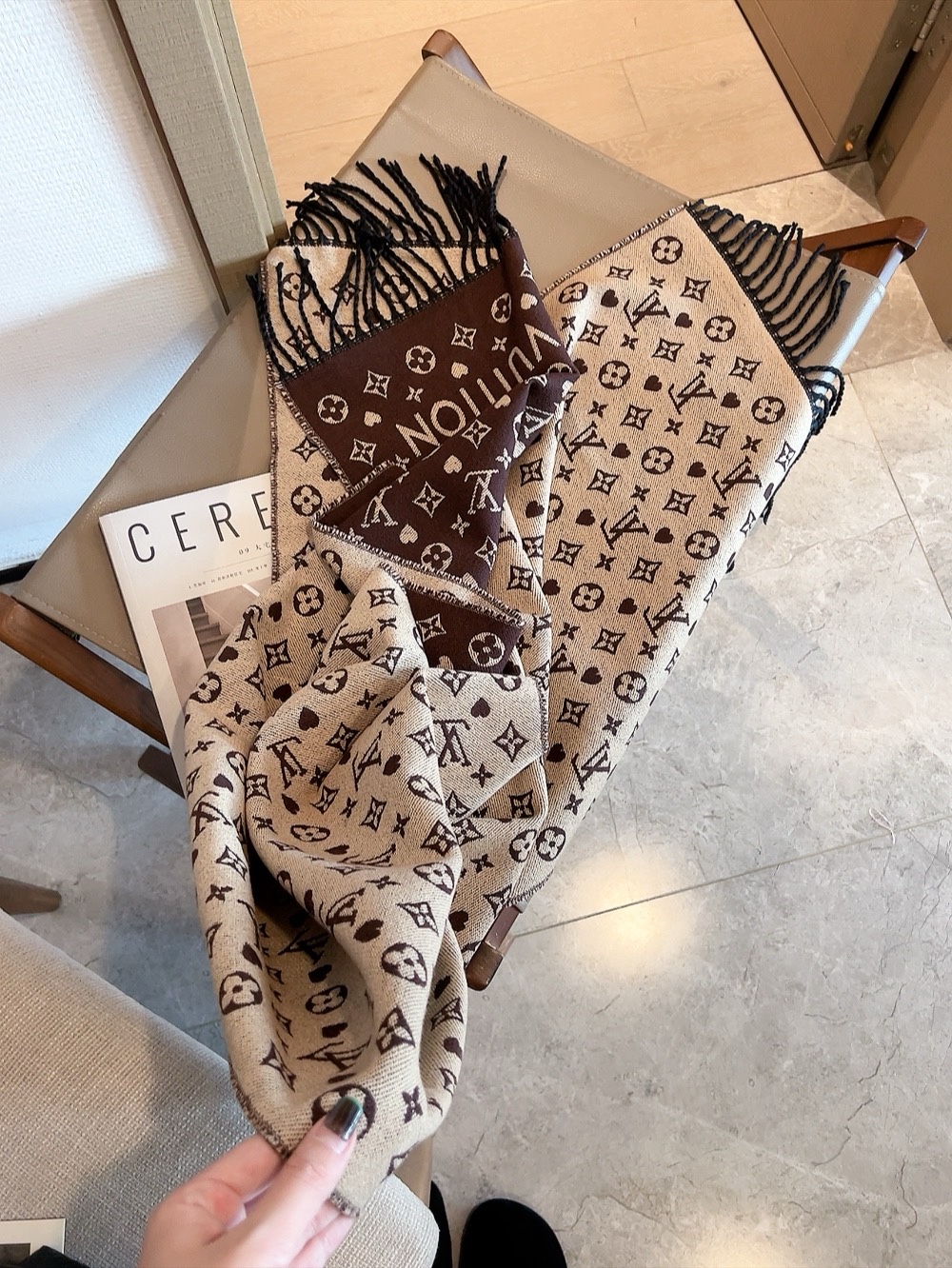 LV Long woof Scarf