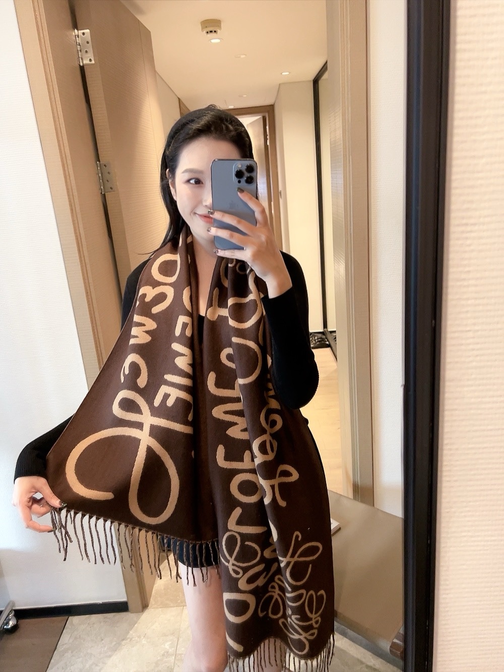 LOEWE Long woof Scarf