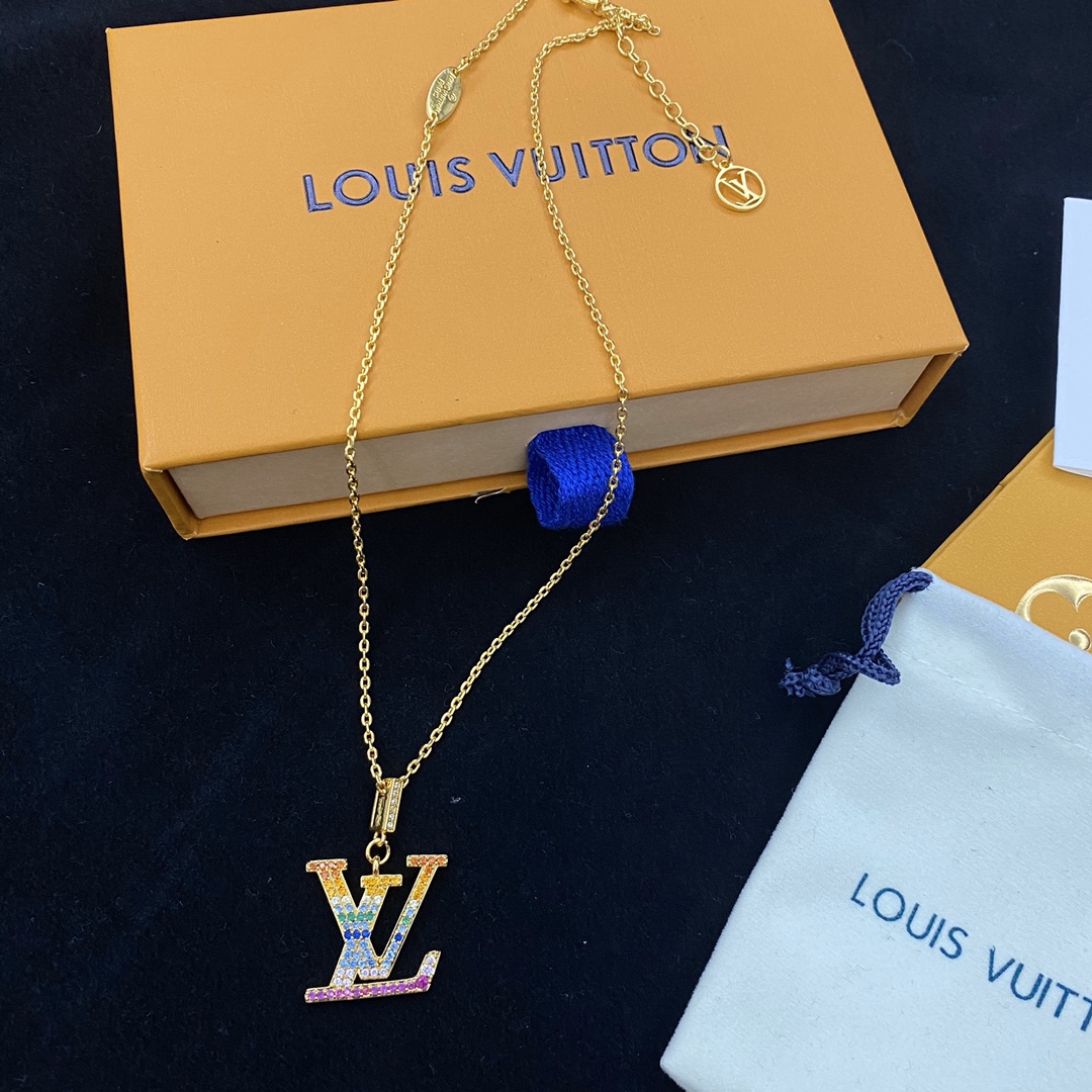 B556  LV necklace