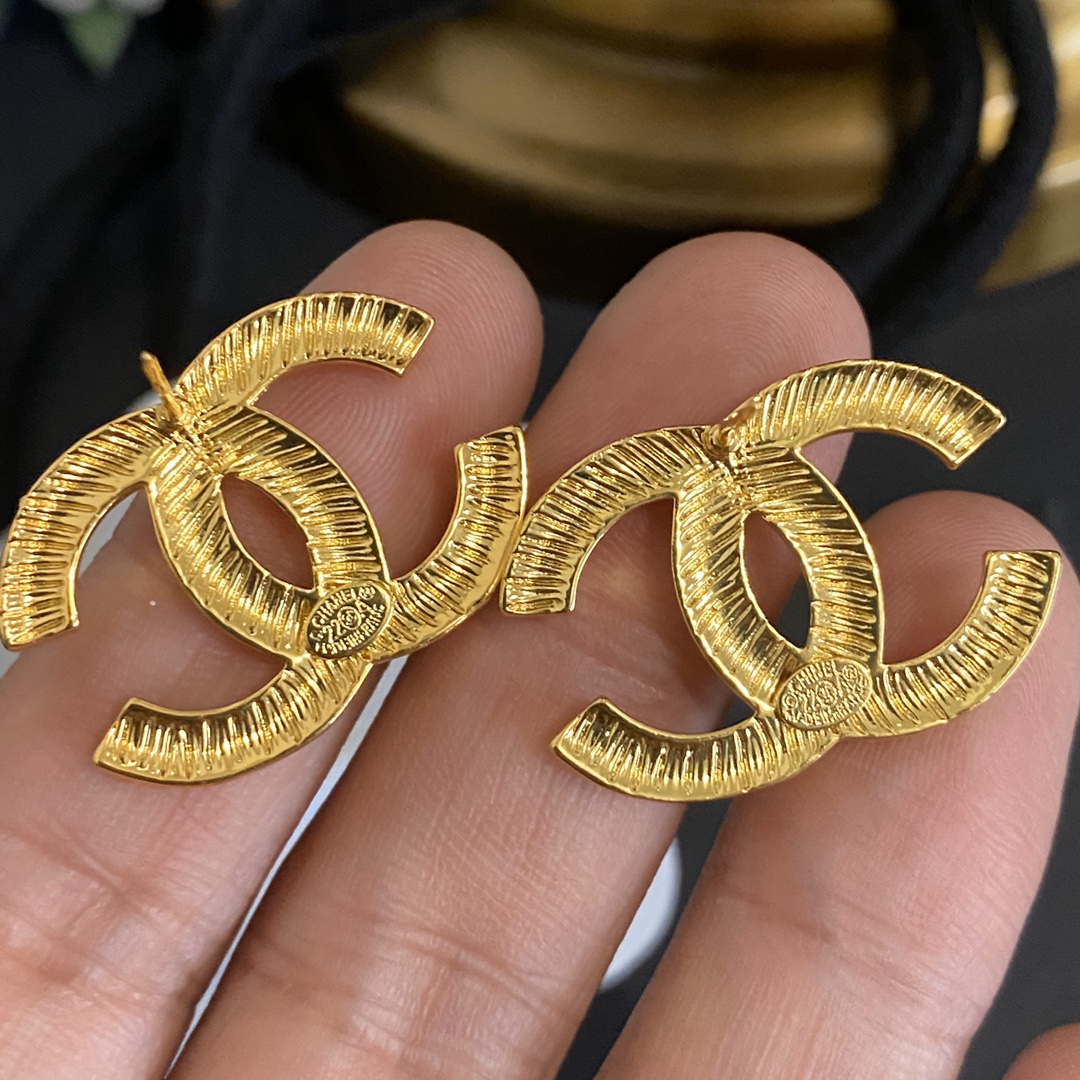 A1001  Chanel vintage earrings cc