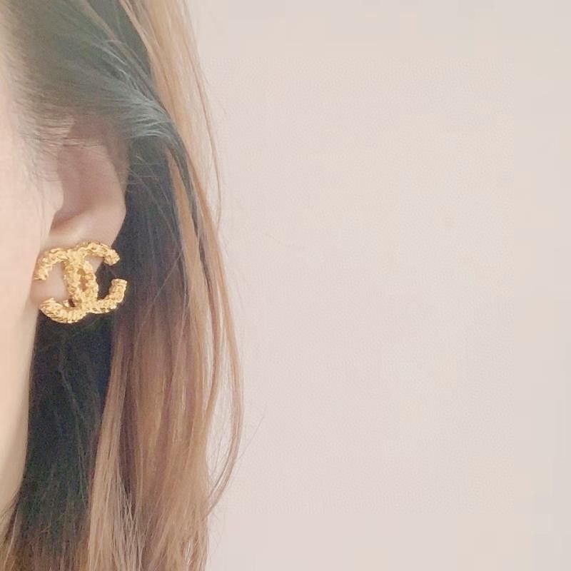 A1001  Chanel vintage earrings cc