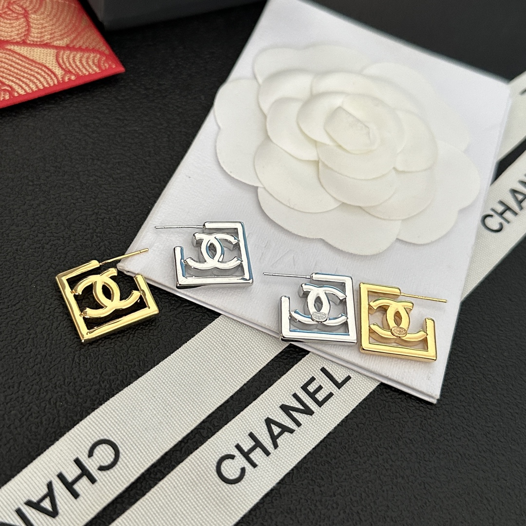 A1040 Chanel square earrings