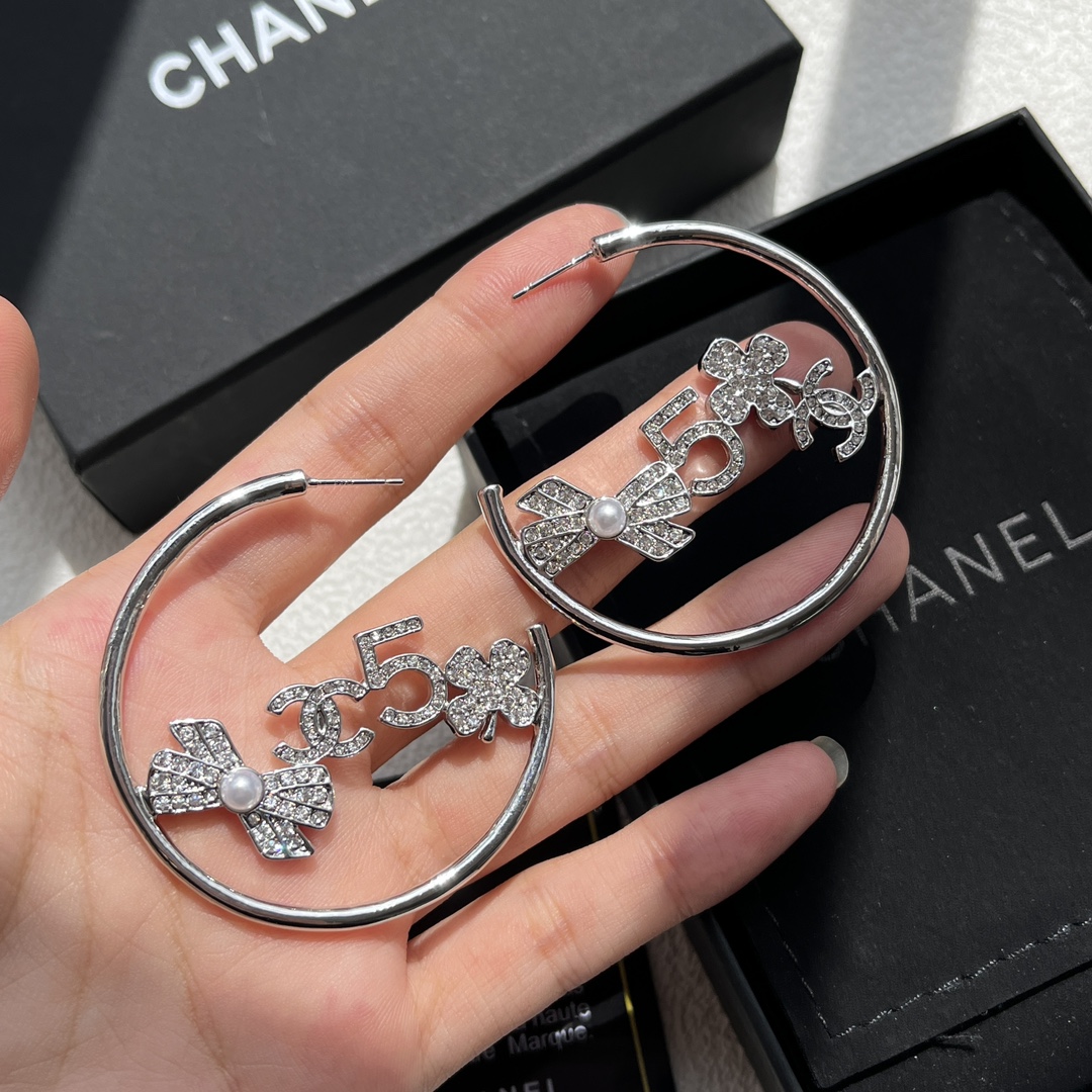 A1030 Chanel earrings