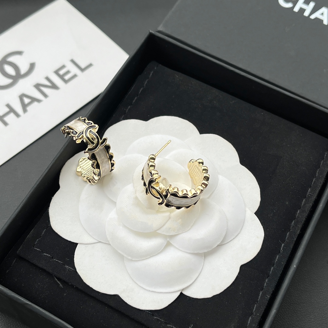 A1031 Chanel earrings