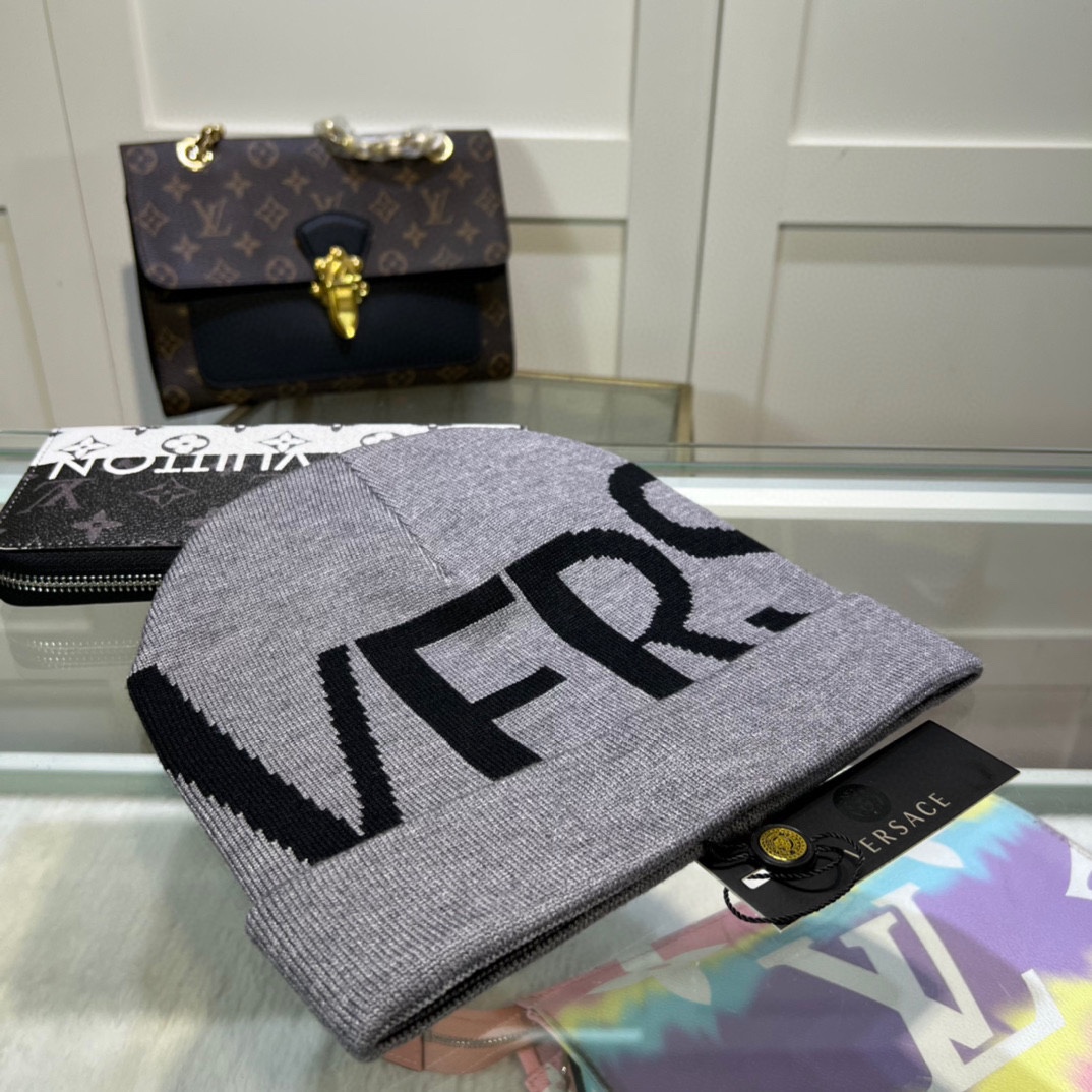 Versace Knitted hat 115178