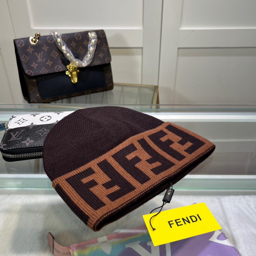 Fendi FF Knitted hat 115165