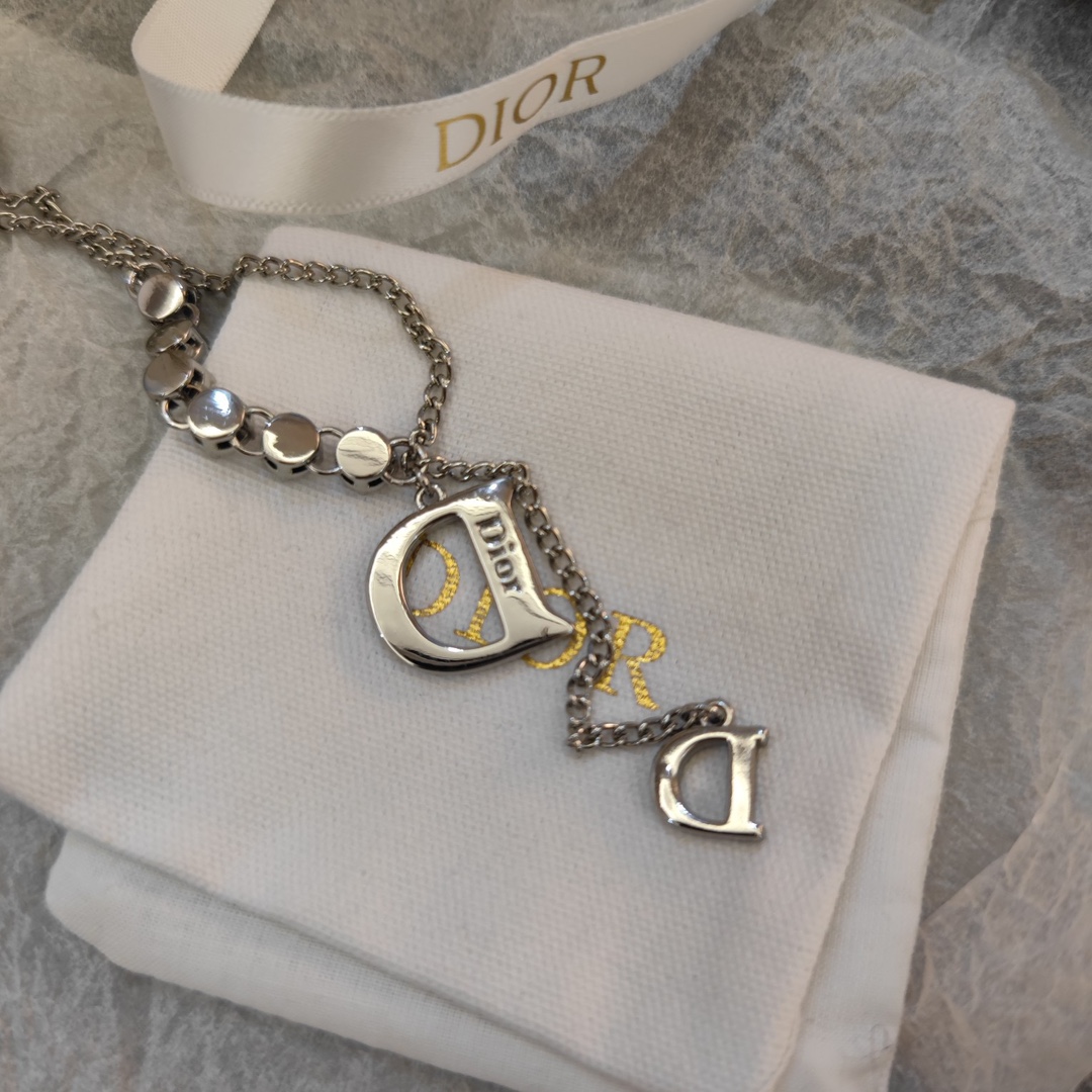 B001 Dior necklace