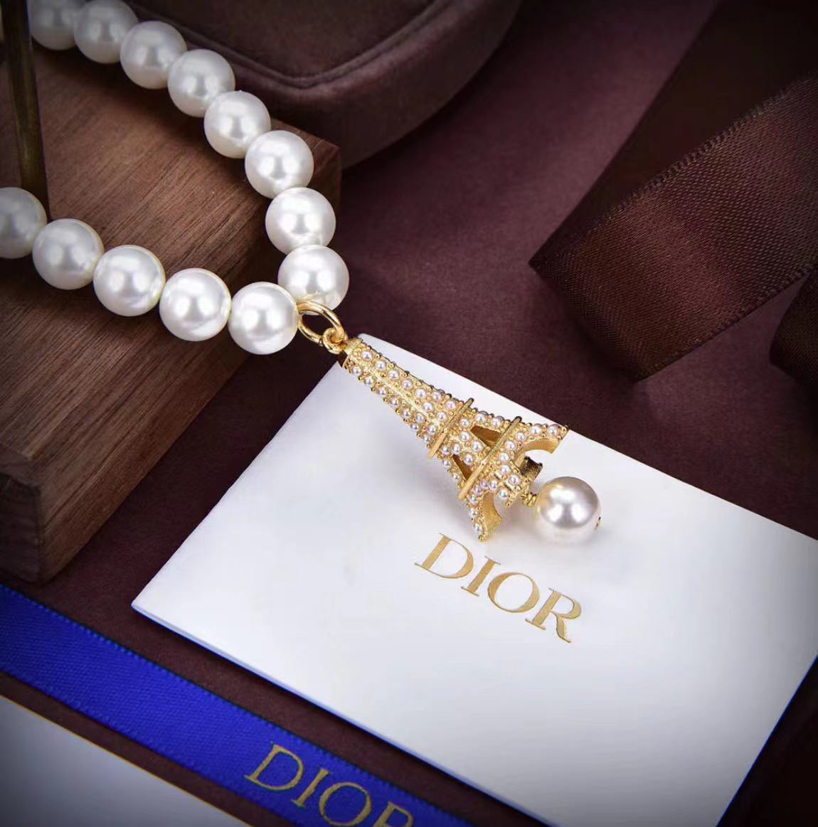 B916 Dior Eiffel Towel pearls necklace