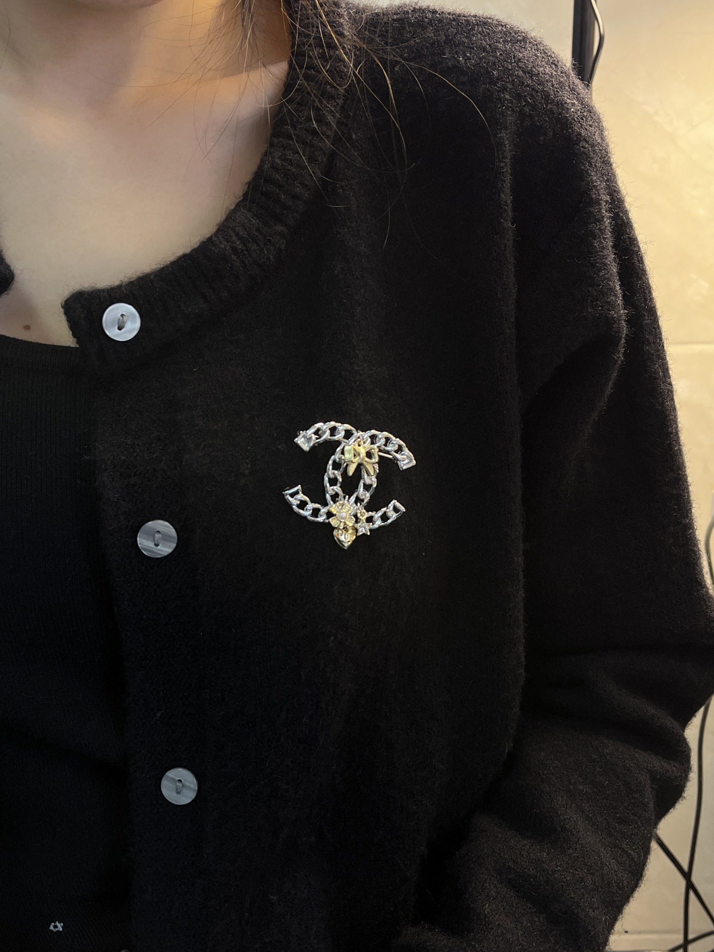 D173 Chanel brooch