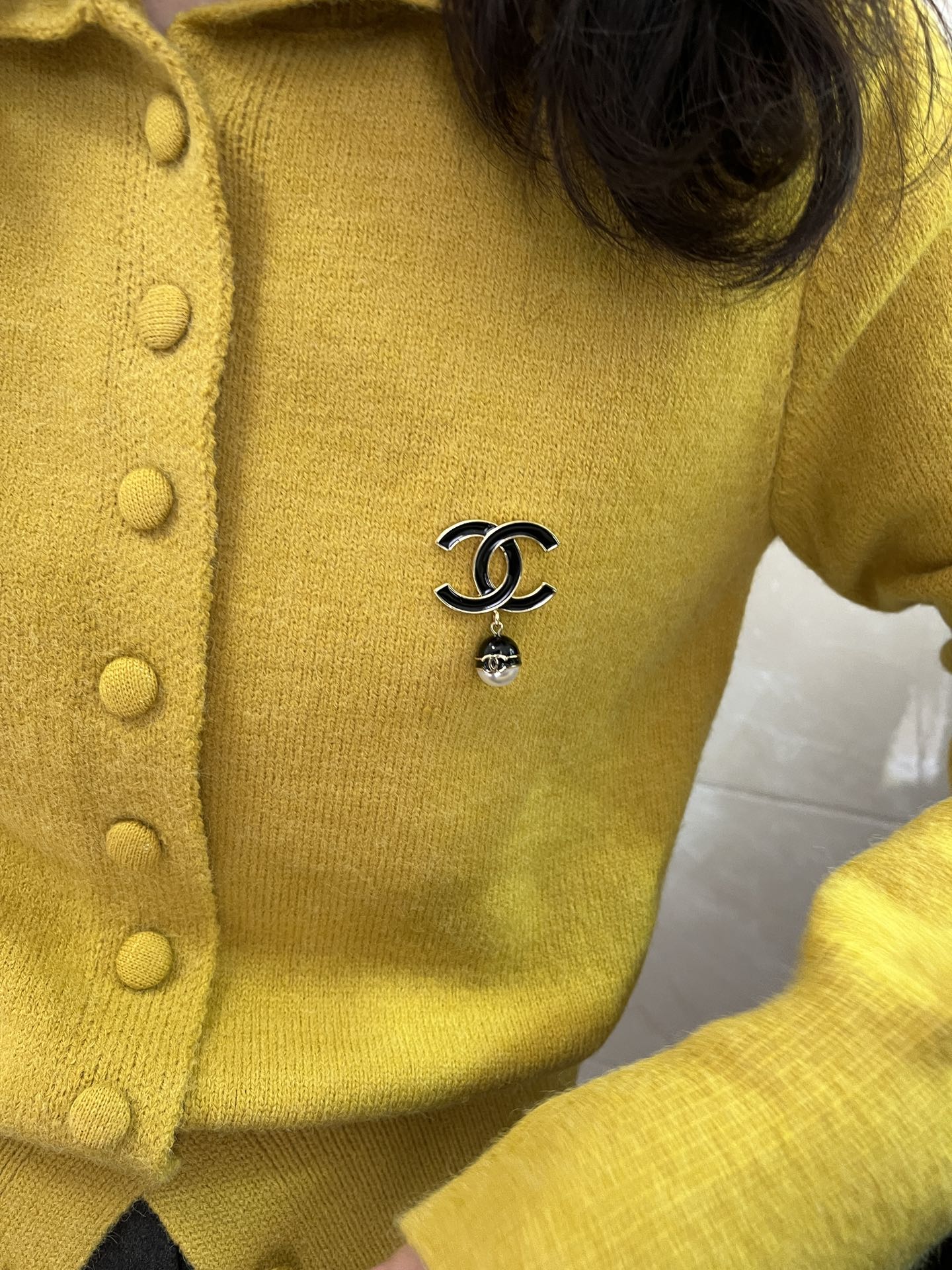 D175 Chanel brooch