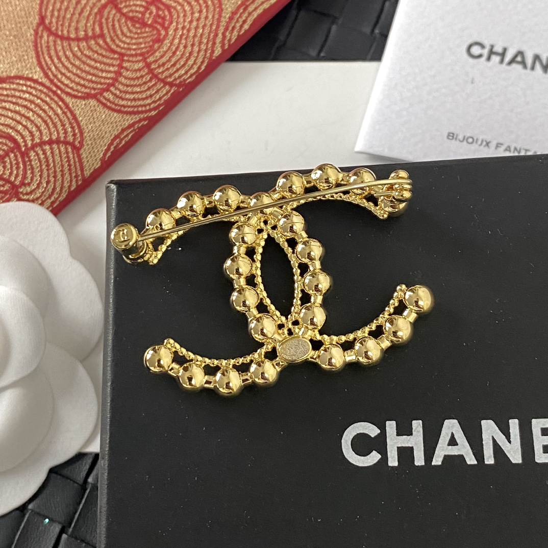 C081 Chanel brooch