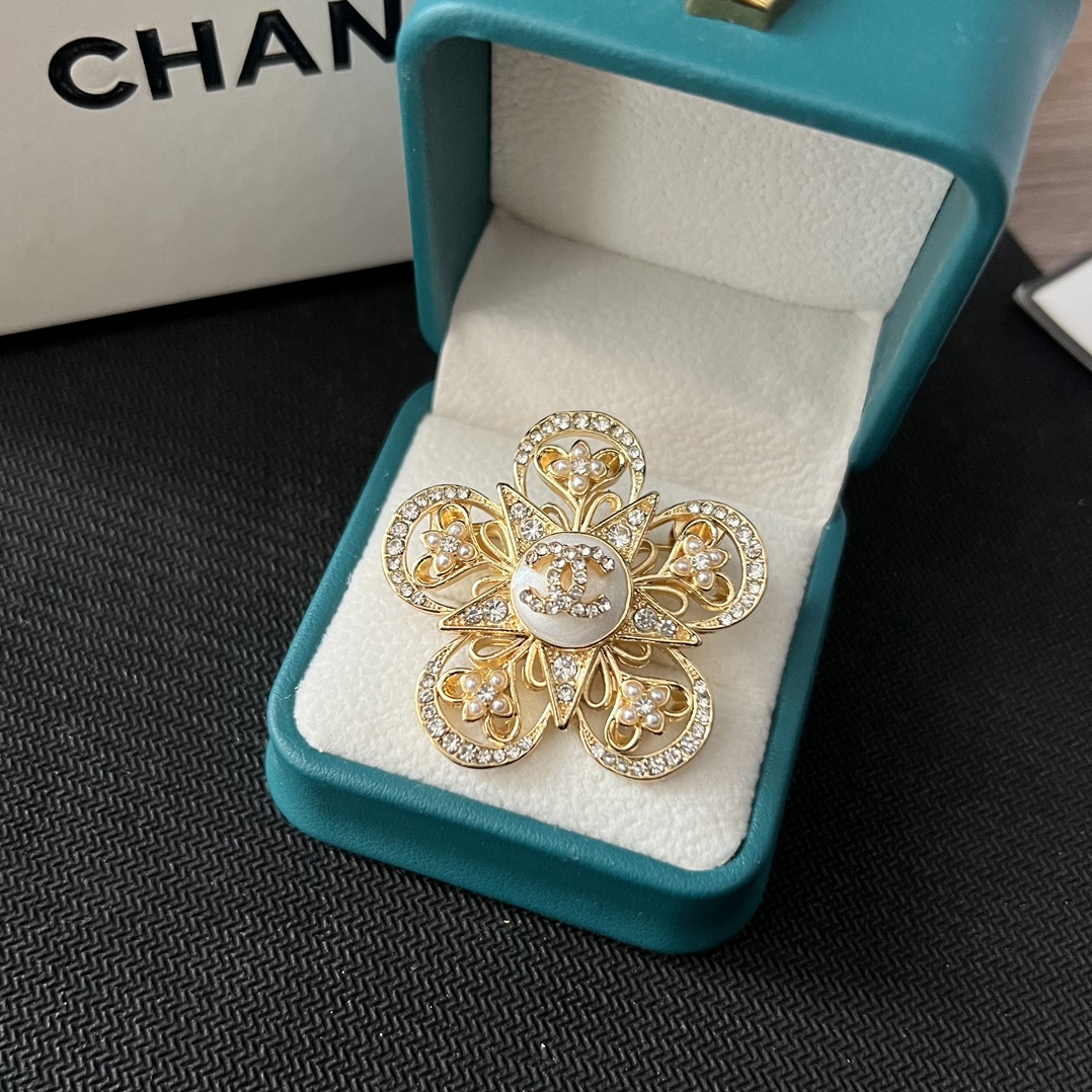 Chanel CC brooch 115574