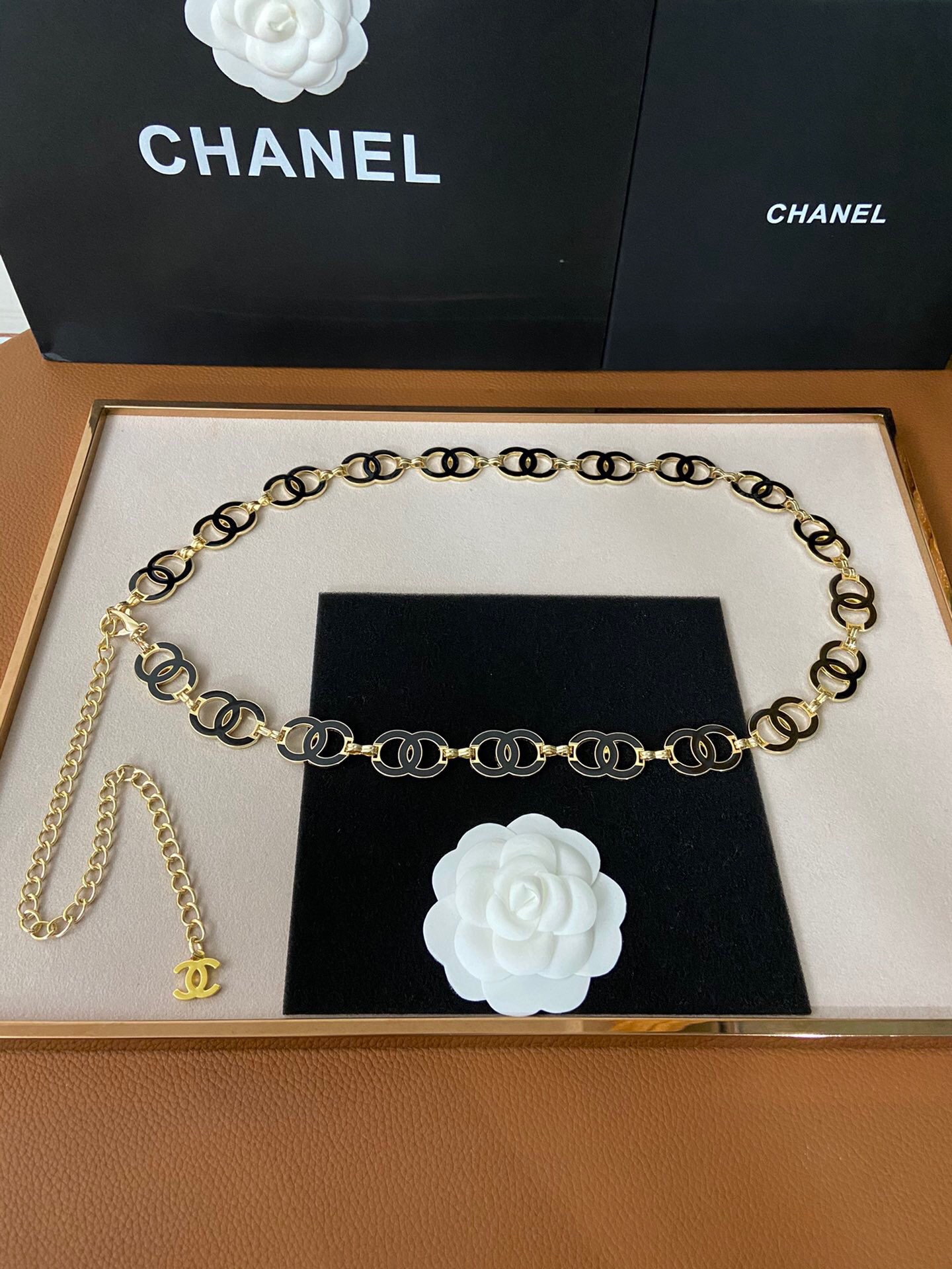 Chanel Double-sided black and white waist chain 115607