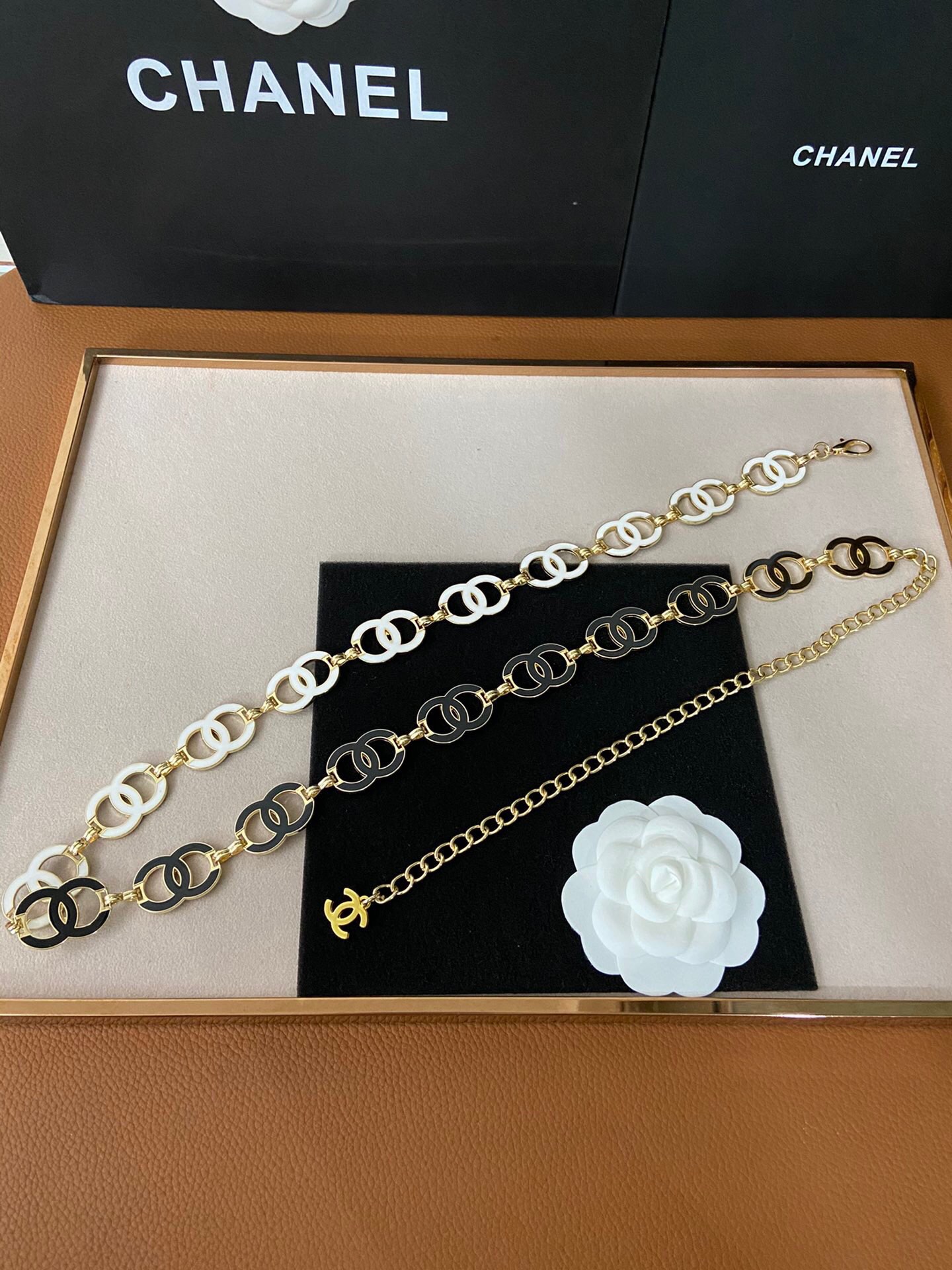 Chanel Double-sided black and white waist chain 115607