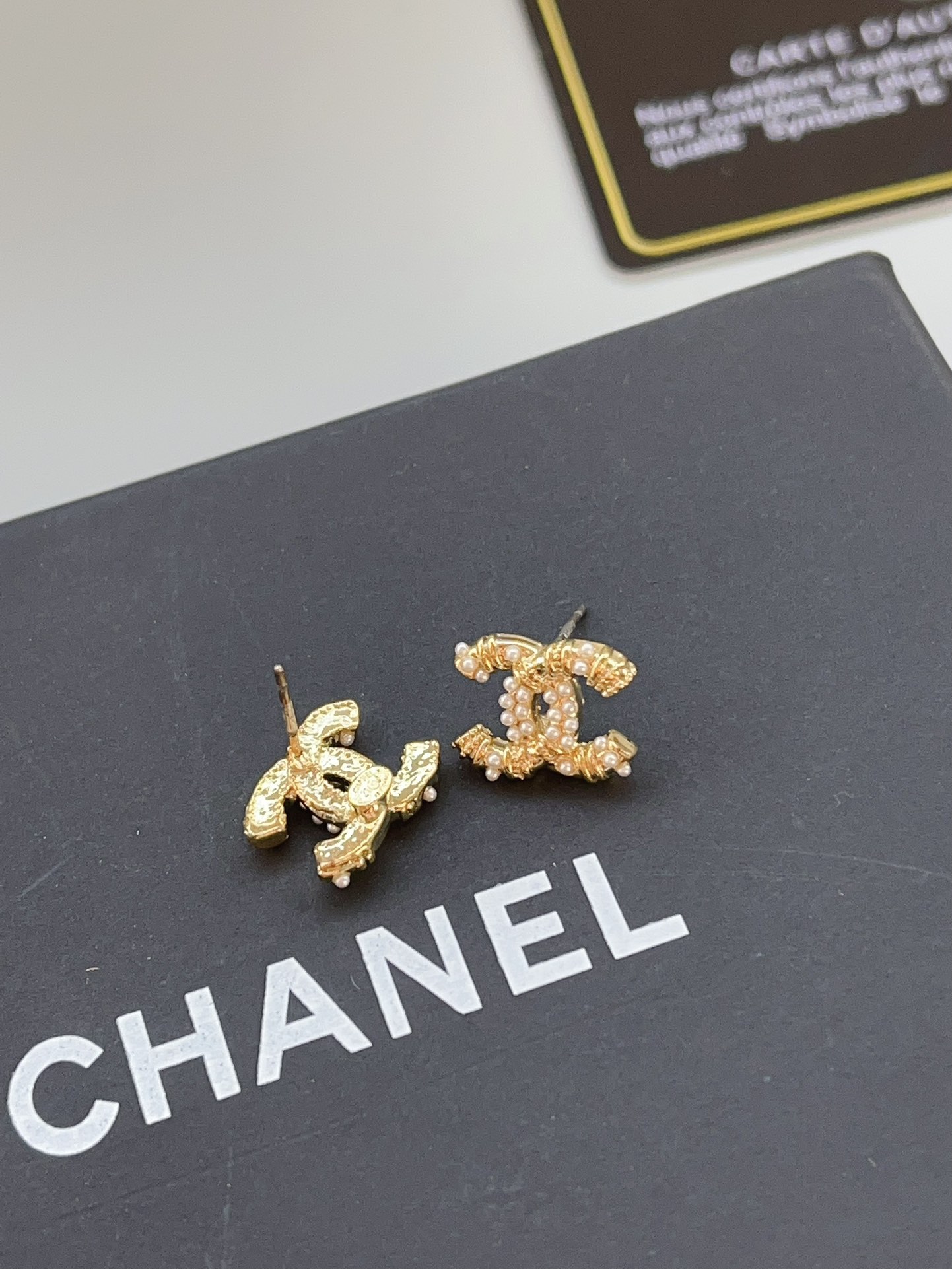 A324 Chanel earrings