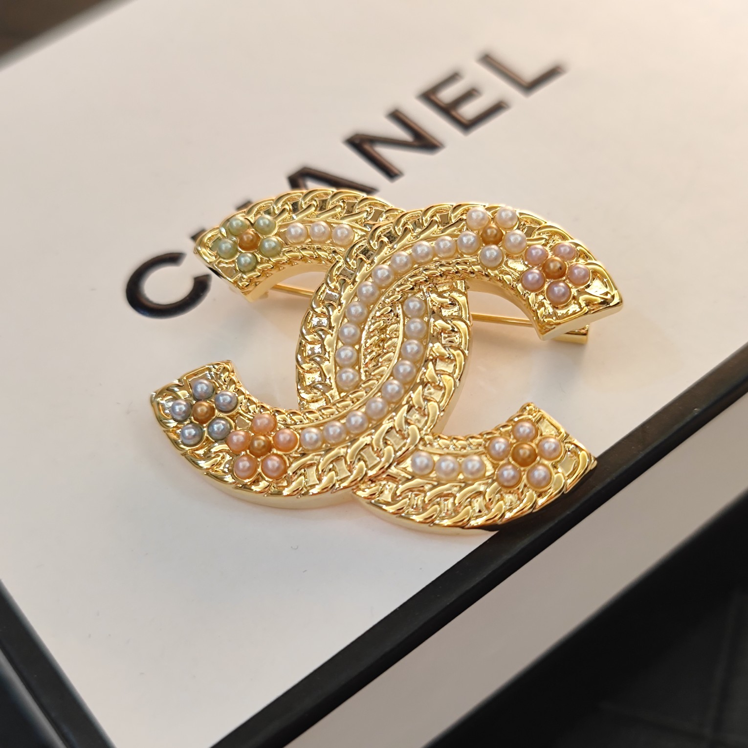 C305  Chanel brooch