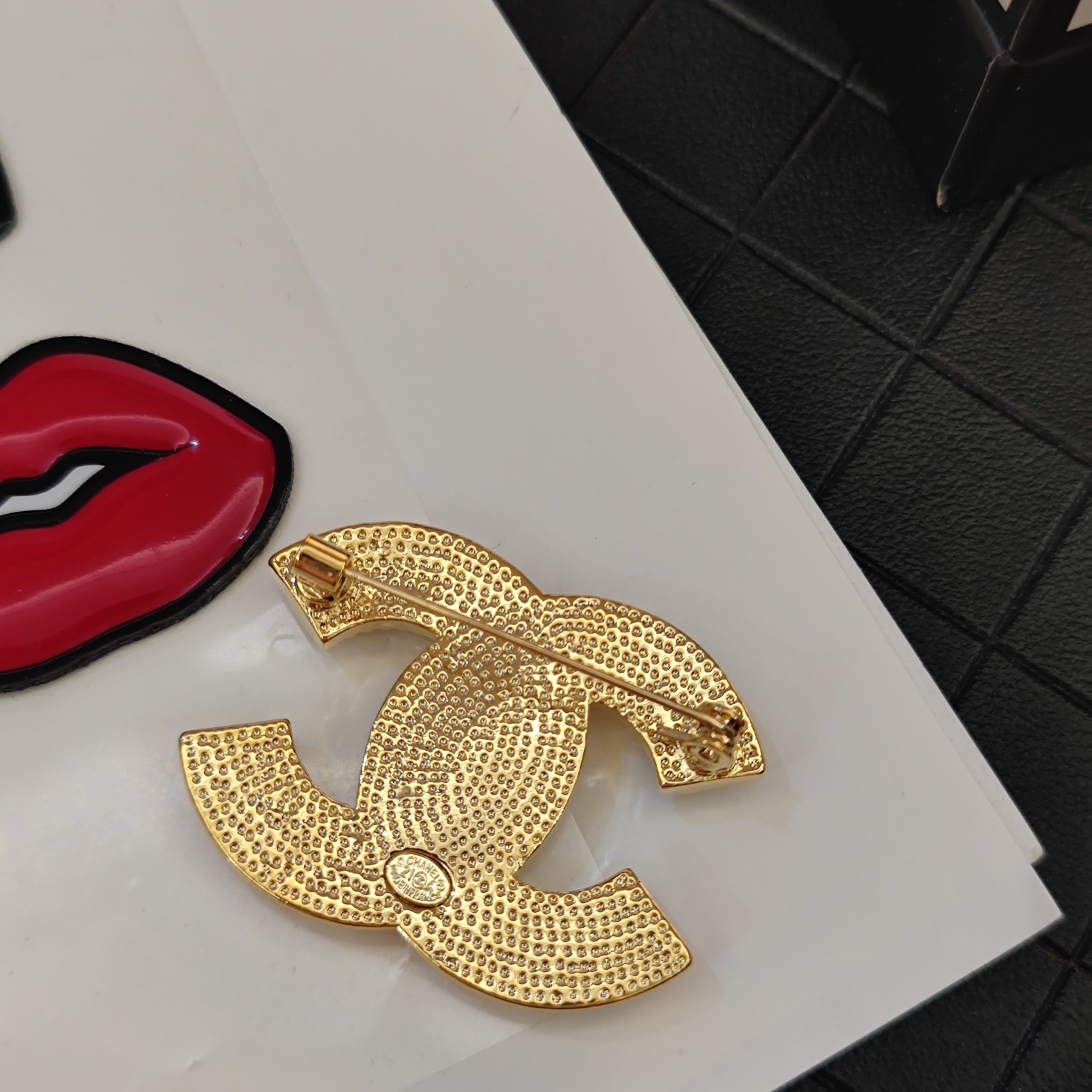 C305  Chanel brooch