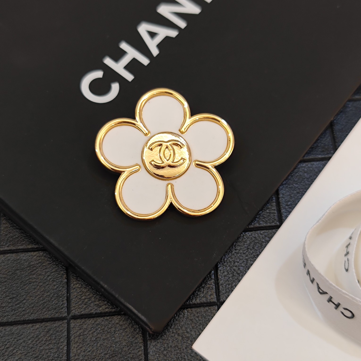 C420 Chanel brooch