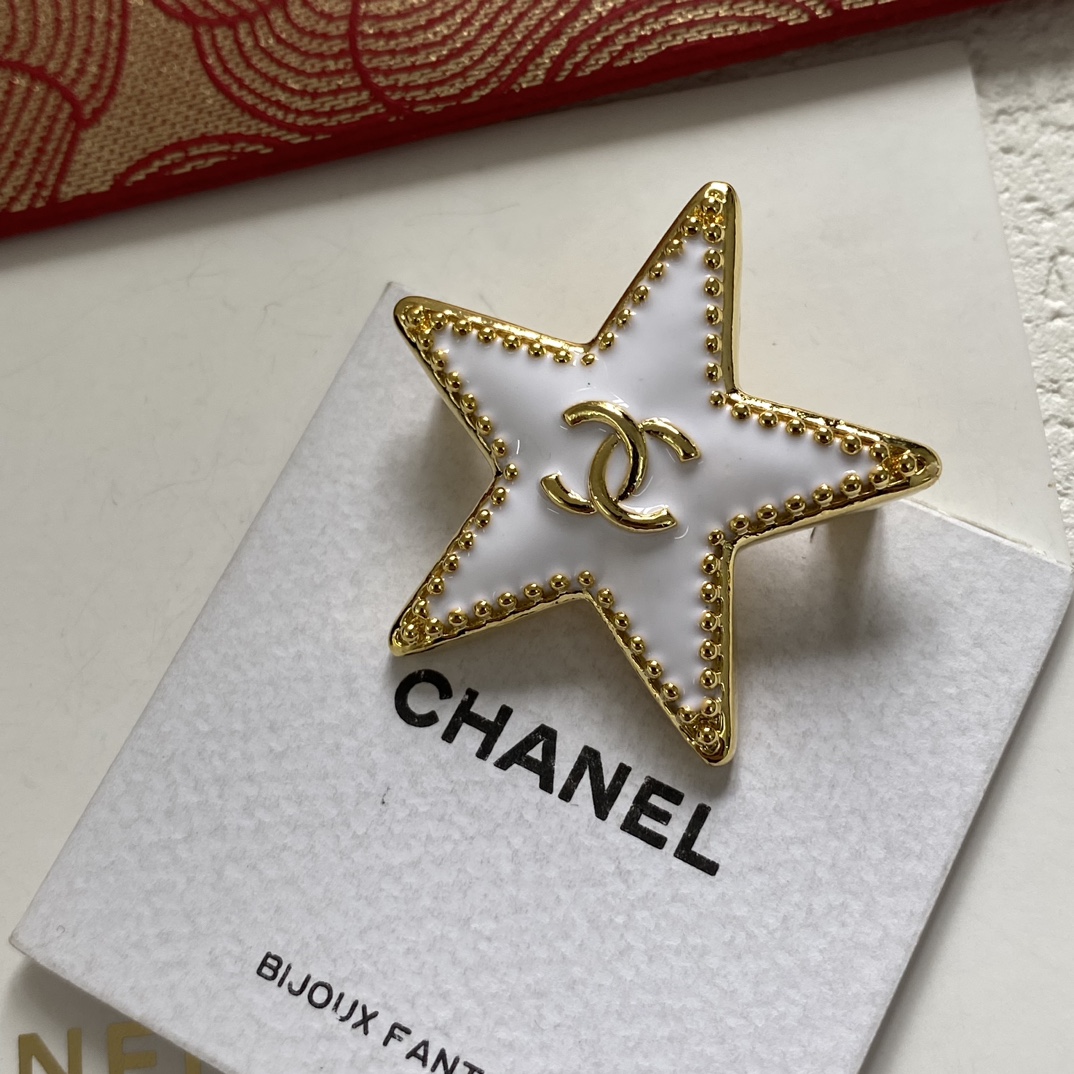 C432 Chanel pentagram Star brooch