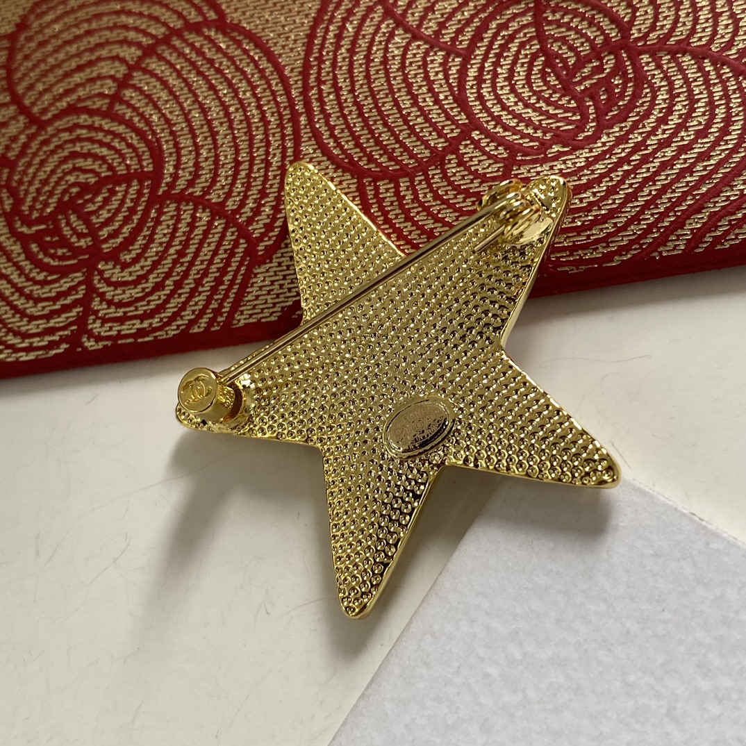 C432 Chanel pentagram Star brooch