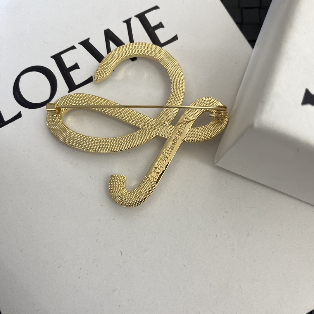 C367  LOEWE pearls Brooch