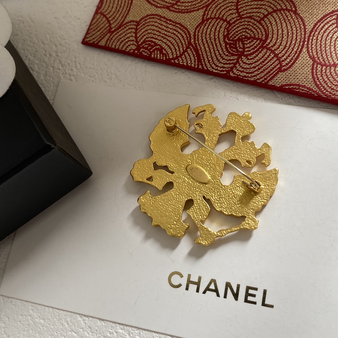 C278 Chanel vintage brooch