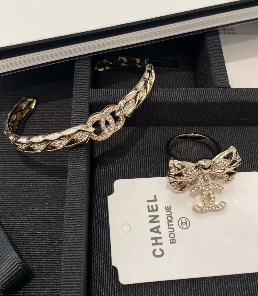 B677 Chanel bracelet