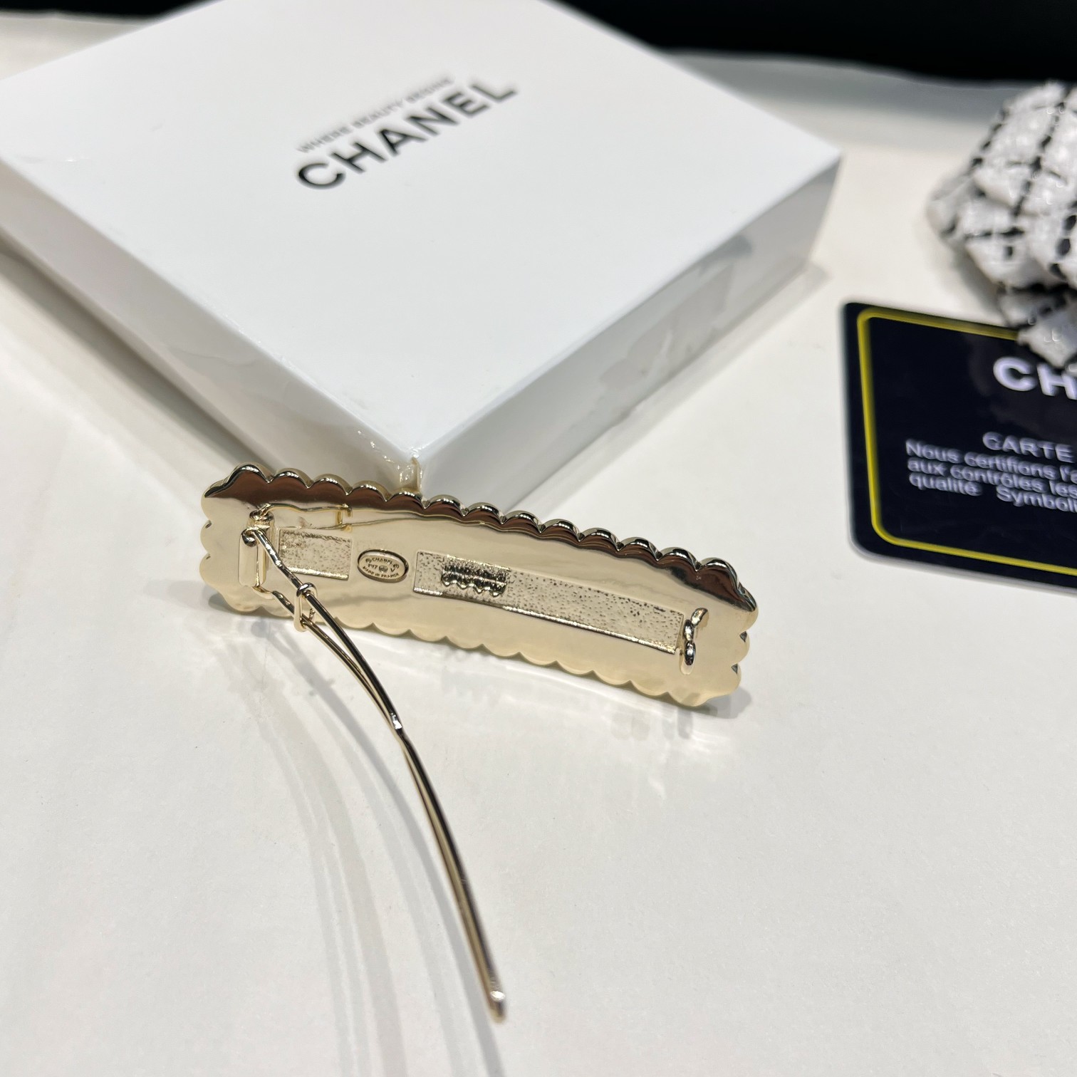 FS7010 Chanel hairclip