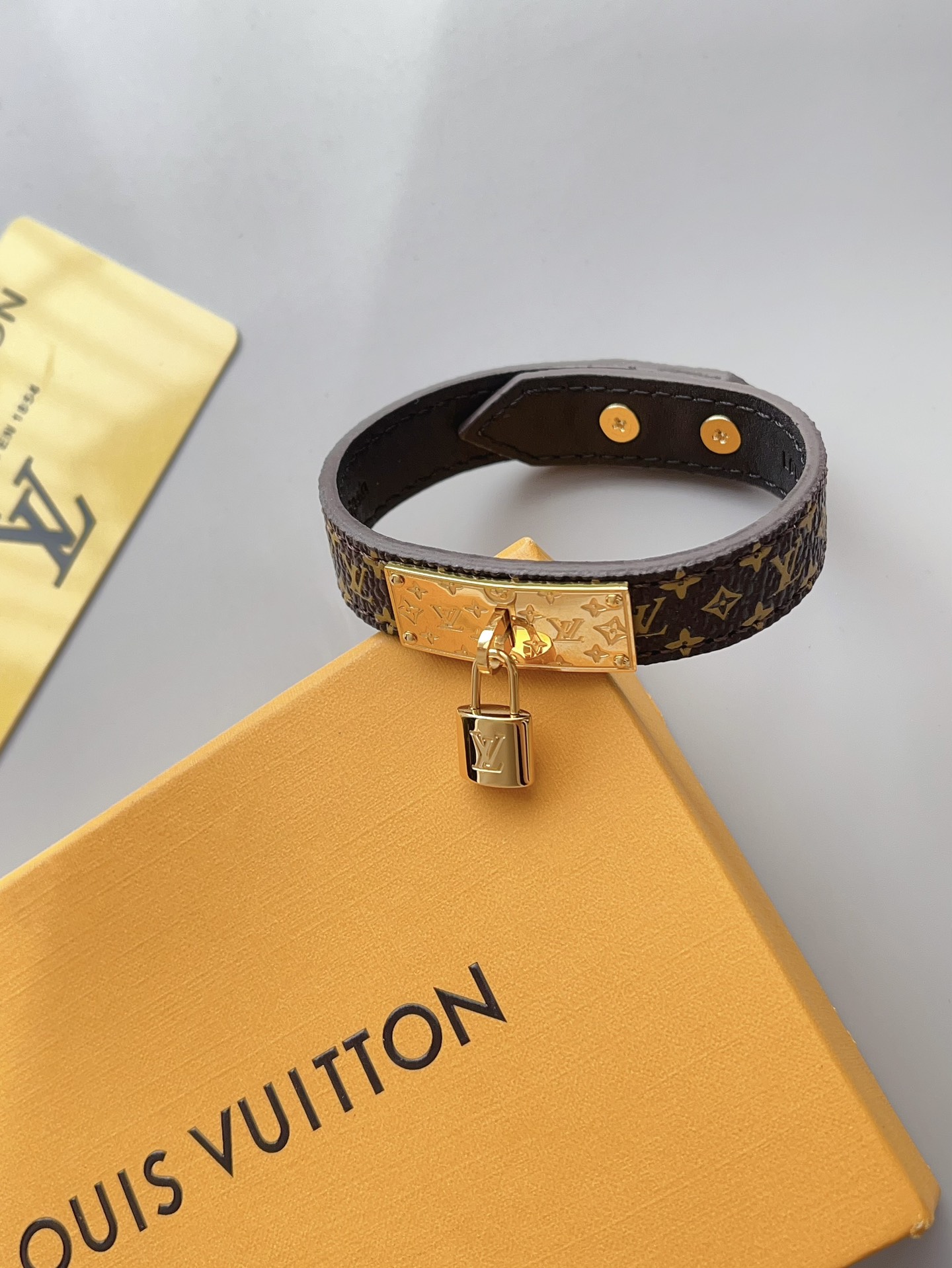 S428 LV Leather bracelet