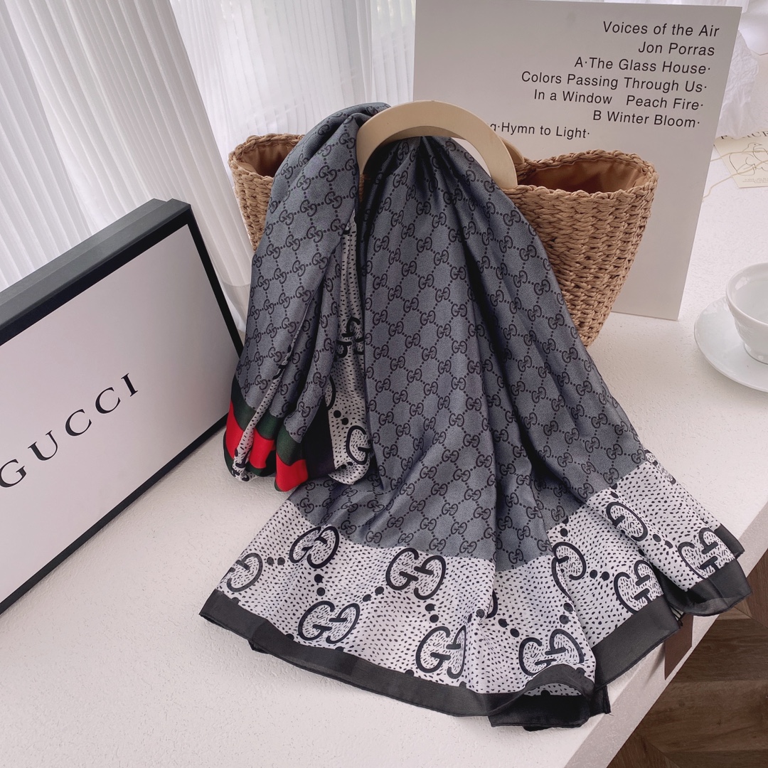 Gucci silk Scarf