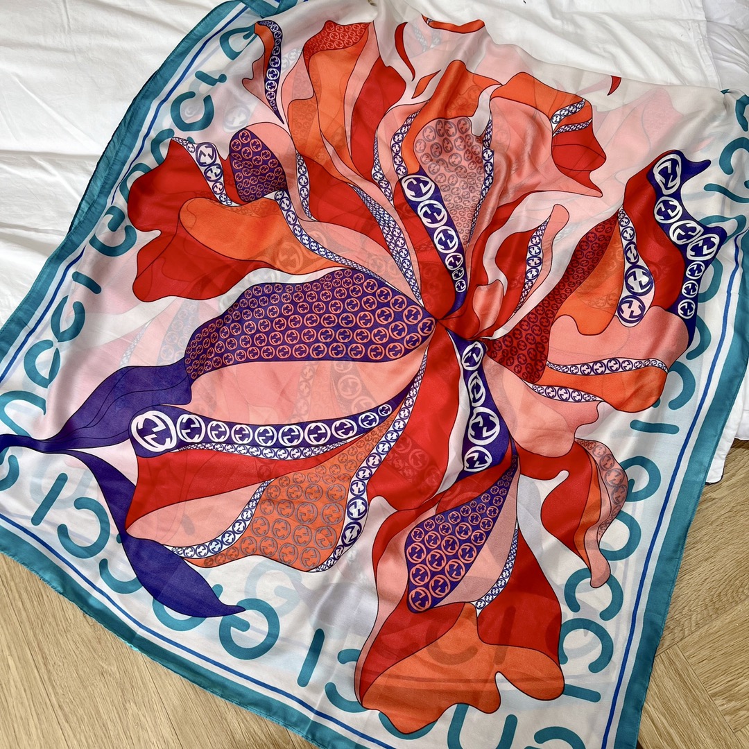 Gucci silk Scarf