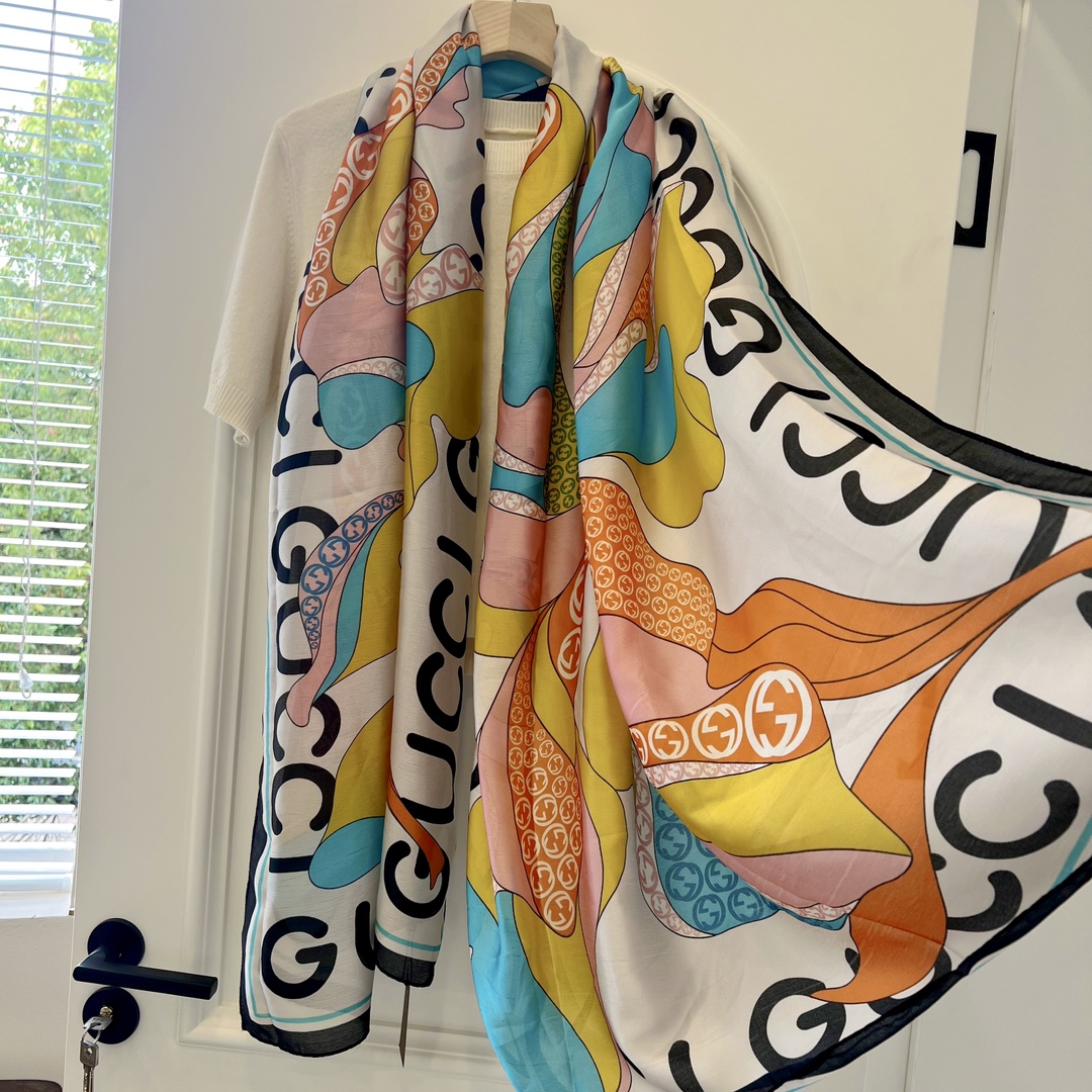 Gucci silk Scarf