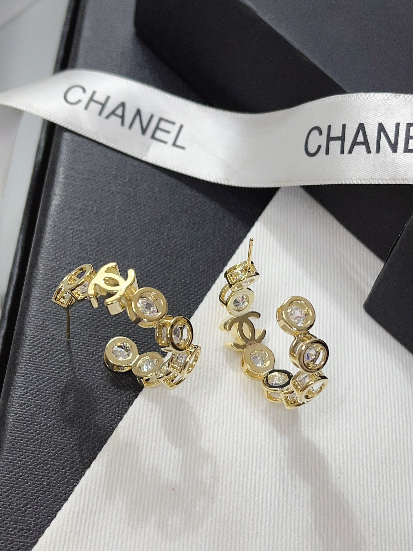 A1079 Chanel hoop earrings